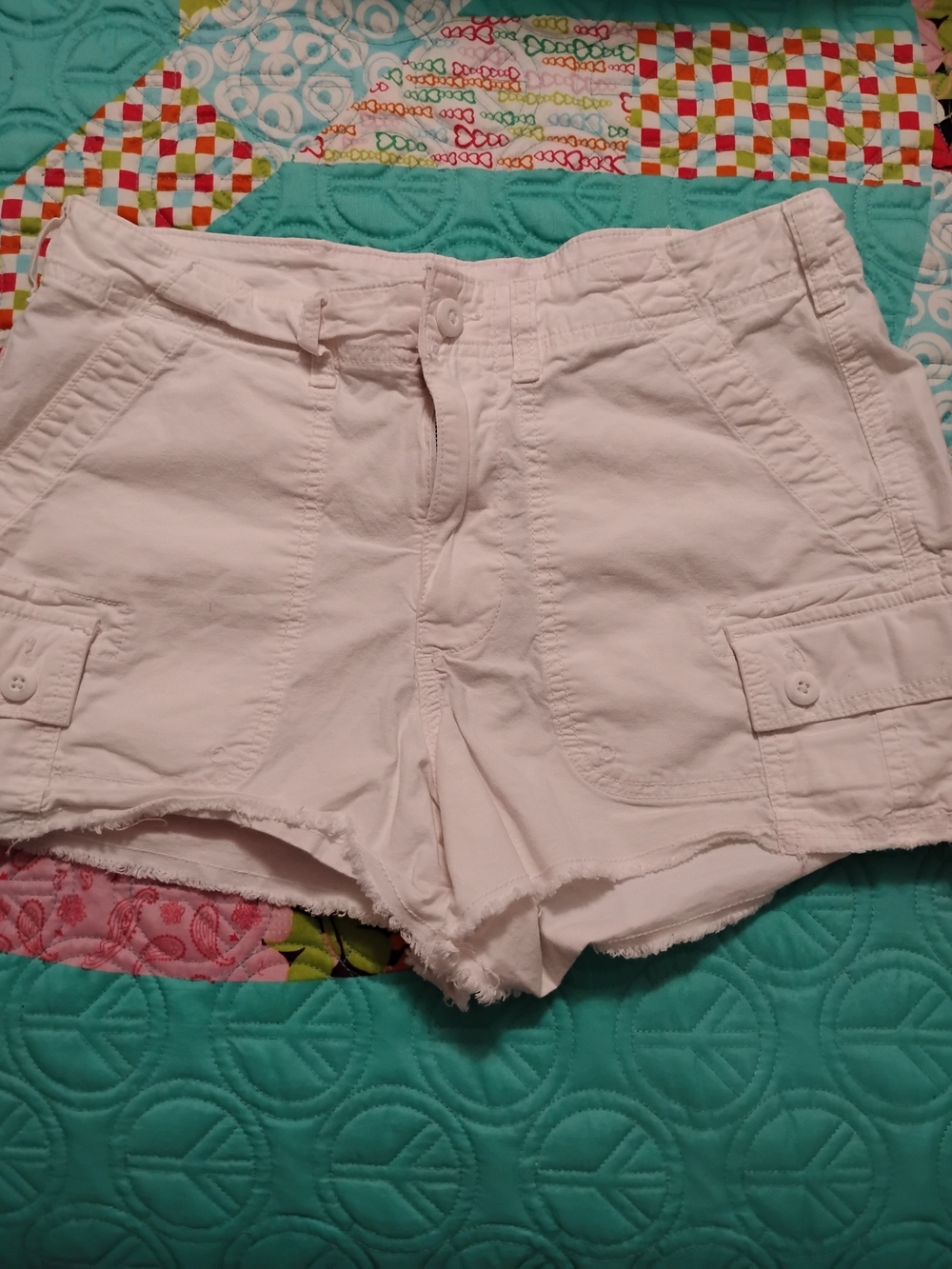 American Eagle White Raw Freyed Hem Boyfriend Cargo Shorts Size 6
